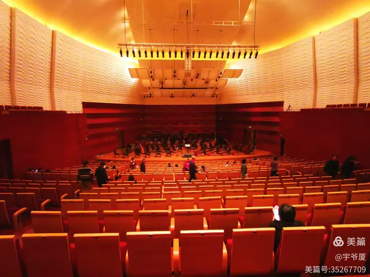 厦门国际会议中心音乐厅是福建省规模最大,档次最高的专用交响音乐厅